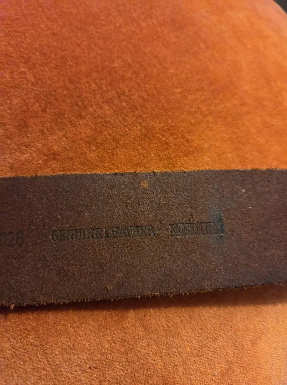 Vintage Aeropostale men’s distressed leather belt Size M/L